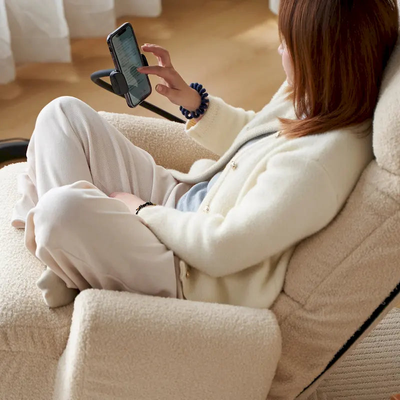 Fauteuil inclinable pivotant en bouclette beige avec support de téléphone, appui-tête et dossier réglables