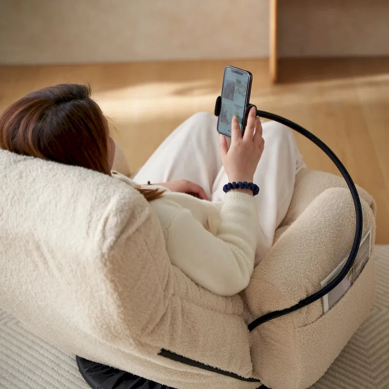 Fauteuil inclinable pivotant en bouclette beige avec support de téléphone, appui-tête et dossier réglables