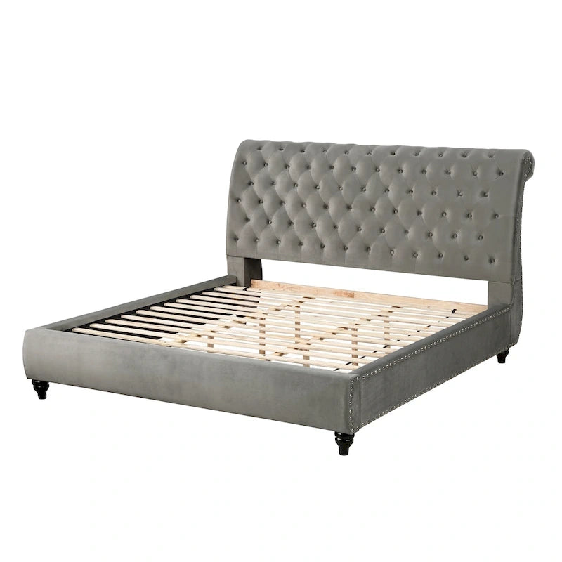 Lit traîneau capitonné en velours avec garniture cloutée - Gris