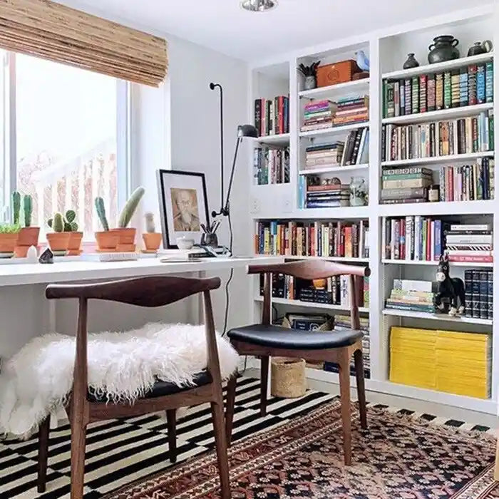 Chaises de salle à manger avec assise en tissu beige ou en similicuir foncé noyer, de bureau ou d'appoint pour salon, chambre et cuisine.