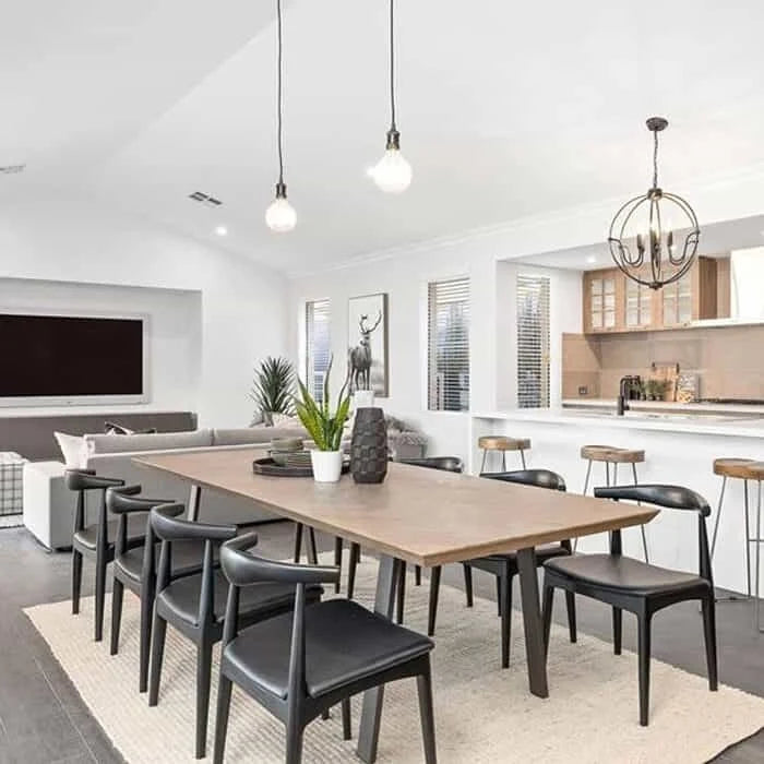 Chaises de salle à manger avec assise en tissu beige ou en similicuir foncé noyer, de bureau ou d'appoint pour salon, chambre et cuisine.
