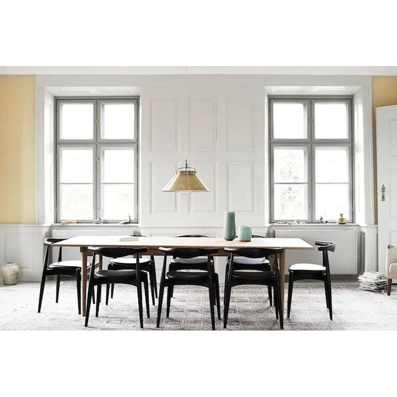 Chaises de salle à manger avec assise en tissu beige ou en similicuir foncé noyer, de bureau ou d'appoint pour salon, chambre et cuisine.