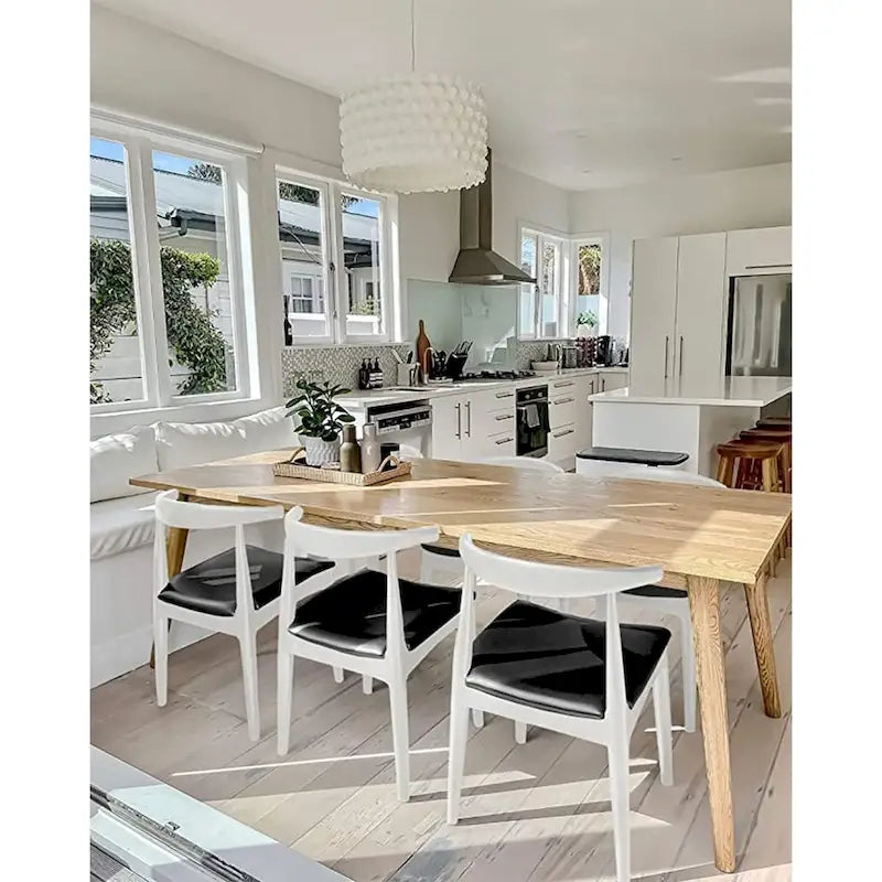 Chaises de salle à manger avec assise en tissu beige ou en similicuir foncé noyer, de bureau ou d'appoint pour salon, chambre et cuisine.
